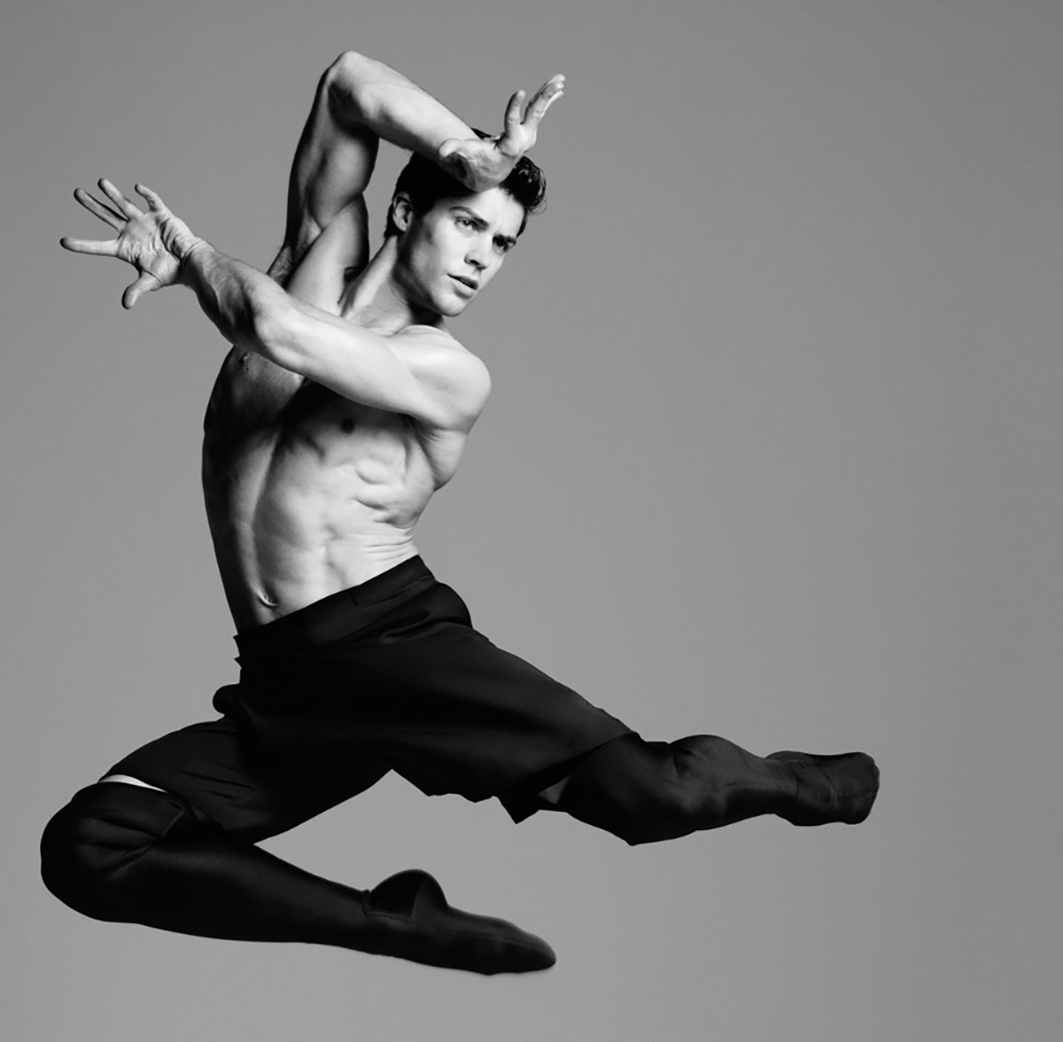Красивый танец мужчины. Роберто Болле балерун. Роберто Болле танцовщик. Roberto Bolle артист балета. Роберто Болле Vogue.