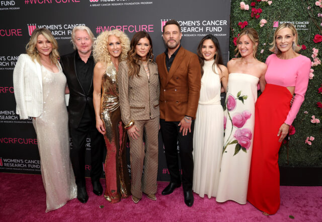 "Unforgettable Evening" Honors Olivia Munn.
